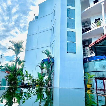 Hotel Nelly Vavuniya Exteriör bild