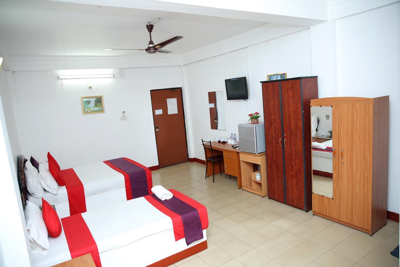 Hotel Nelly Vavuniya Exteriör bild