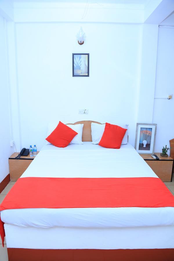 Hotel Nelly Vavuniya Exteriör bild